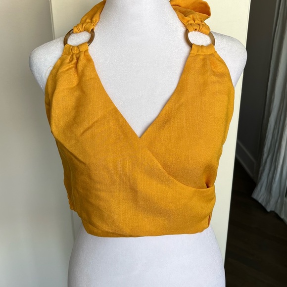 Moon River Tops - NWT. Moon River cropped halter top. Size S